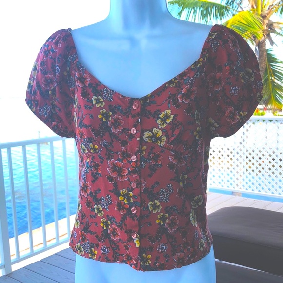 NO BOUNDARIES RUCHED & GATHERED SHORT SLEEVE CROP TOP • FLORAL PATTERN • sz M - Picture 3 of 14